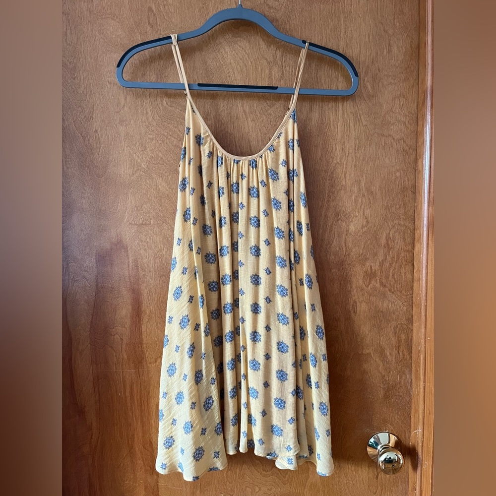 Cutie lil Urban Outfitters yellow lace up dress